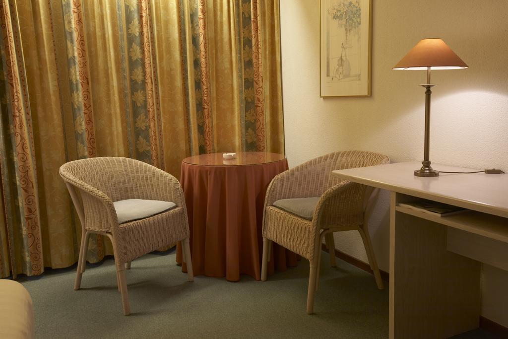 Hotel Heer Hugo Heerhugowaard Habitación foto